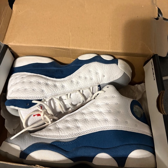 Grade School Jordans - Picture 2 of 3